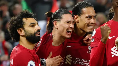 Salah, Nuñez e Van Dijk , do Liverpool. O último não deve ficar e o clube já mira outro alvo (Photo by Stu Forster/Getty Images)
