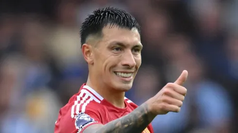 Lisandro Martínez durante a partida da Premier League no AMEX Stadium, contra o Brighton. (Foto: COLORSPORT / ASHLEY WESTERN)
