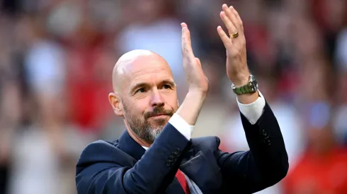 Treinador do Manchester United, Erik ten Hag, já observa jogadores . (Photo by Michael Regan/Getty Images)
