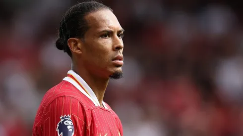 Liverpool quer que Van Dijk fique por mais três anos (Photo by Julian Finney/Getty Images)
