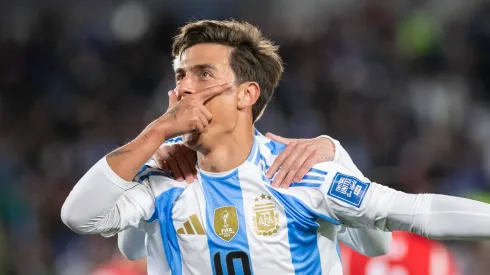 Paulo Dybala com a camisa do Argentina.
