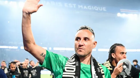 Keylor Navas com a camisa do PSG
