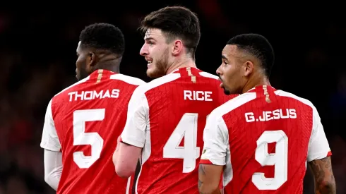  Thomas Partey, Rice e Gabriel Jesus em ação pelo Arsenal.  (Photo by Mike Hewitt/Getty Images)
