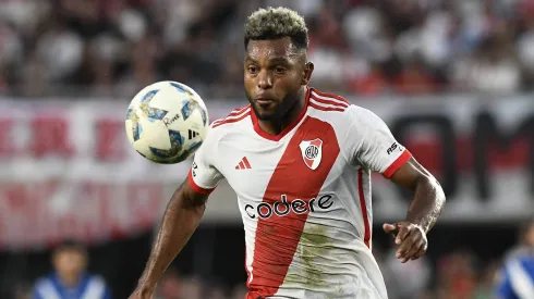 Miguel Borja com a camisa do River Plate.
