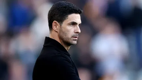 Mikel Arteta, treinador do Arsenal. Ele não quer a saída de dupla avaliada em R$ 915 milhões (Photo by Naomi Baker/Getty Images)
