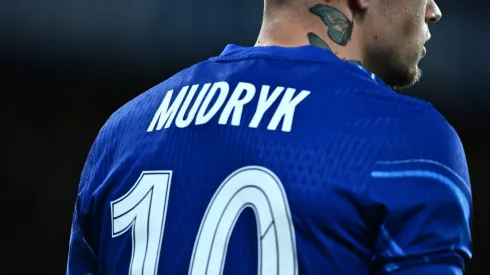 Mykhailo Mudryk com a camisa do Chelsea. 
