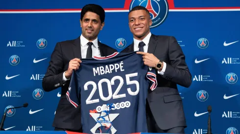 Mbappé e Nasser al-Khelaifi no PSG.
