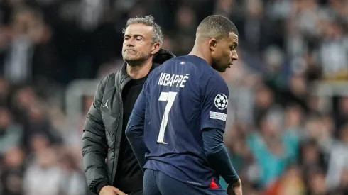 Mbappé e Luis Enrique nos tempos de PSG. 
