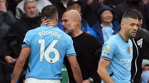 Guardiola e Rodri na beira do campo
