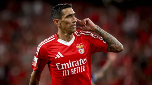 Di Maria com a camisa do Benfica. 
