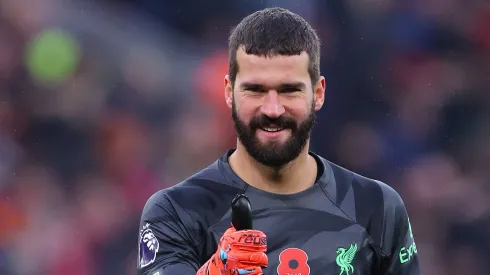 Barcelona não é o único gigante europeu interessado em Alisson, do Liverpool.
