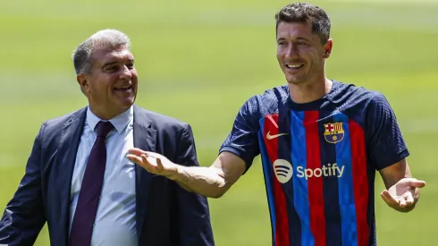 Presidente do Barcelona, Laporta e  Robert Lewandowski . foto: IMAGO / NurPhoto
