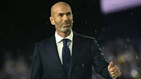 Ídolo do Real Madrid, Zidane é aprovado para comandar gigante da Premier League. (Photo by Loic Venance – Pool/Getty Images)
