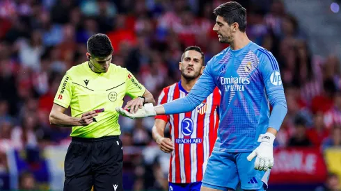 Thibaut Courtois esteve envolvido em confusão durante o clássico da La Liga.
