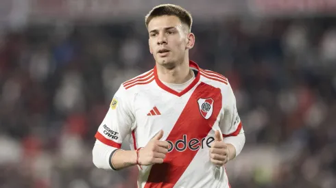 Franco Mastantuono com a camisa do River Plate.
