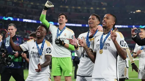 Jogadores do Real Madrid comemoram conquista da Champions League.
