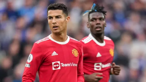 Cristiano Ronaldo e Paul Pogba com a camisa do Manchester United.
