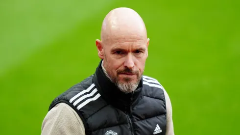 Ten Hag recebe notícia sobre lesão de Mainoo. Foto: IMAGO / PA Images
