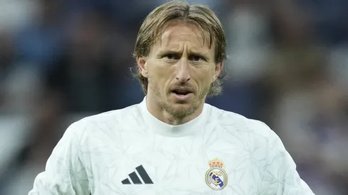 Luka Modric com a camisa do Real Madrid
