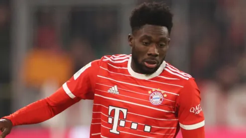 Davies segue com futuro indefinido no Bayern (Foto: Adam Pretty/Getty Images)
