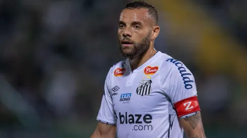 Guilherme durante a partida entre Chapecoense e Santos, no dia 16 de outubro de 2024. (Sipa US / Alamy Stock Photo)
