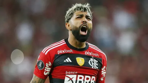 Gabigol com a camisa do Flamengo.
