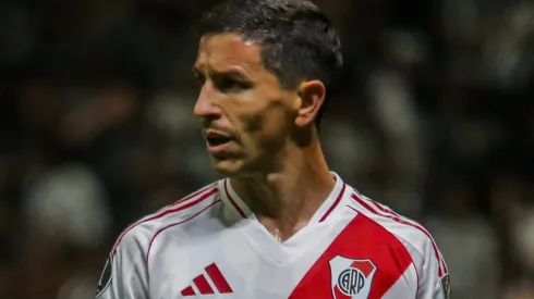 Nacho Fernández com a camisa do River Plate.
