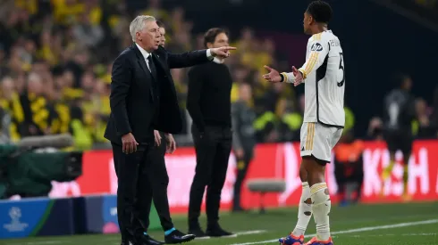 LONDON, ENGLAND – JUNE 01: Carlo Ancelotti, Head Coach of Real Madrid, gestures towards Jude Bellingham of Real Madrid during the UEFA Champions League 2023/24 Final match between Borussia Dortmund and Real Madrid CF at Wembley Stadium on June 01, 2024 in London, England. (Photo by Justin Setterfield/Getty Images)
