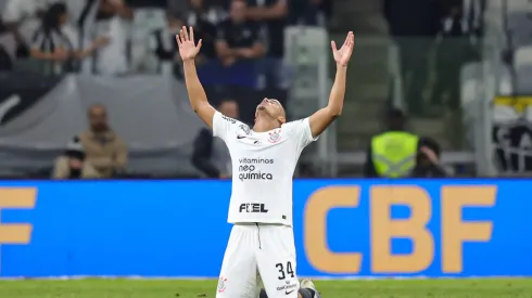 MG – BELO HORIZONTE – 08/07/2023 – BRASILEIRO A 2023, ATLETICO-MG X CORINTHIANS – Murillo jogador do Corinthians comemora vitoria ao final da partida contra o Atletico-MG no estadio Mineirao pelo campeonato Brasileiro A 2023. Foto: Gilson Lobo/AGIF
