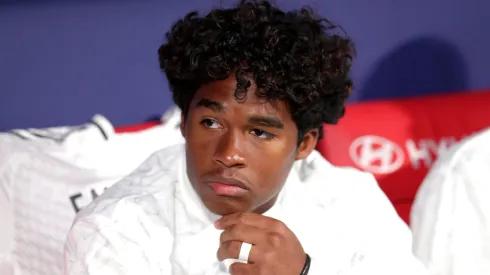 MADRID, SPAIN – SEPTEMBER 29: Endrick of Real Madrid looks on from the substitutes bench prior to the LaLiga match between Atletico de Madrid and Real Madrid CF  at Estadio Civitas Metropolitano on September 29, 2024 in Madrid, Spain. (Photo by Gonzalo Arroyo Moreno/Getty Images)
