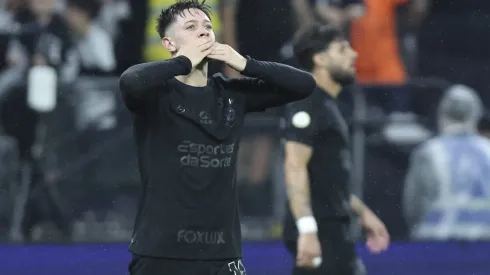 SAO PAULO, BRAZIL – NOVEMBER 04: Garro of Corinthians celebrates after scoring the first goal of his team during a Brasileirao 2024 match between Corinthians and Palmeiras at Neo Quimica Arena on November 04, 2024 in Sao Paulo, Brazil. (Photo by Alexandre Schneider/Getty Images)
