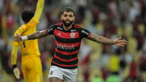 Gabigol marca gol contra o Atlético-MG
