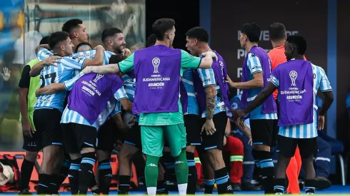 Argentinos comemoram gol sobre os mineiros – Foto: Reprodução/Sul Americana 
