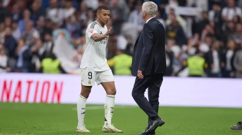 Mbappé e Carlo Ancelotti em partida pelo Real Madrid
