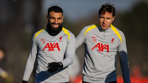 Federico Chiesa e Salah durante treino do Liverpool 
