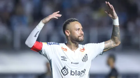 Neymar Jr. jogador do Santos durante partida contra o Agua Santa 
