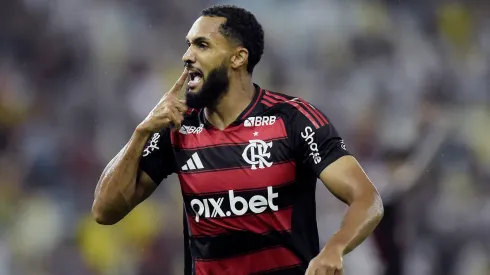  Juninho jogador do Flamengo comemora seu gol durante partida contra o Fluminense
