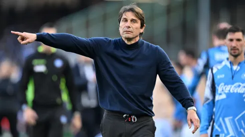 Antonio Conte durante jogo no Napoli
