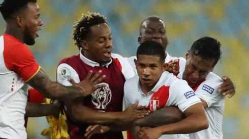 Companheiro de Carrillo na Seleção Peruana recebe aprovação para jogar no Corinthians. (Photo by Bruna Prado/Getty Images)

