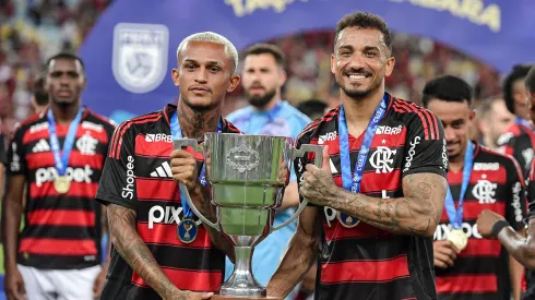 Wesley e Danilo comemorando título Carioca em 2025
