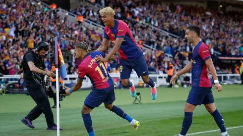 Raphinha, Lamine Yamal e Ferran Torres comemoram gol pelo Barça
