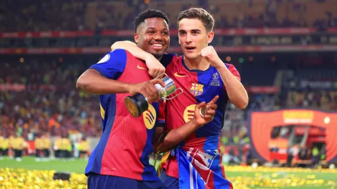 Gavi e Ansu Fati comemorando título pelo Barcelona
