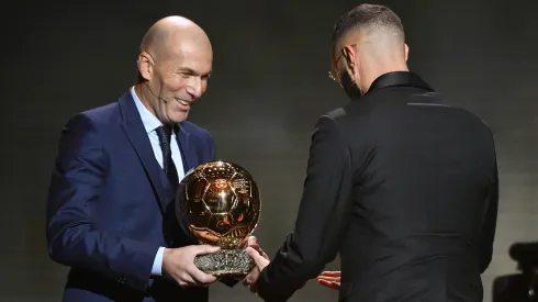 Bola se Ouro entregue em ao Benzema, em 2022
