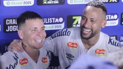 Neymar Jr. e Soteldo após a partida pelo Santos
