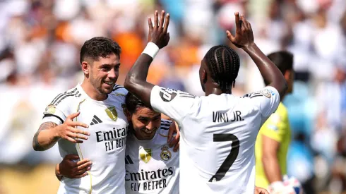 Vinícius Júnior comemora com Valverde gol contra o Salzburg
