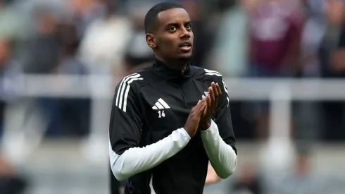 Alexander Isak, atacante do Newcastle antes de partida

