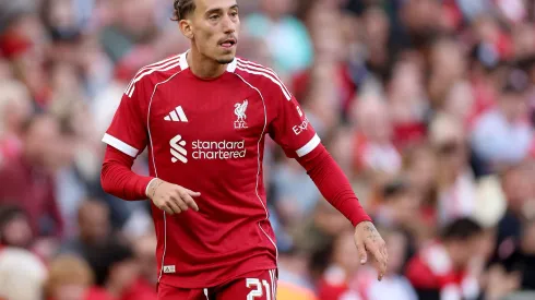 Tsimikas, lateral-esquerdo do Liverpool – Photo by Carl Recine/Getty Images
