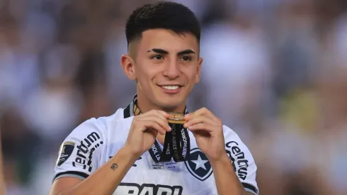 Barcelona ganha concorrência do Manchester City na disputa pelo meia Thiago Almada, ex-Botafogo (Photo by Buda Mendes/Getty Images)
