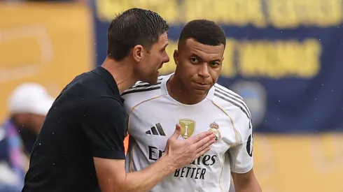 Bastidores do Real Madrid sofrem com atrito entre Mbappé e Xabi Alonso após falas do pai do francês. (Photo by Michael Reaves/Getty Images)
