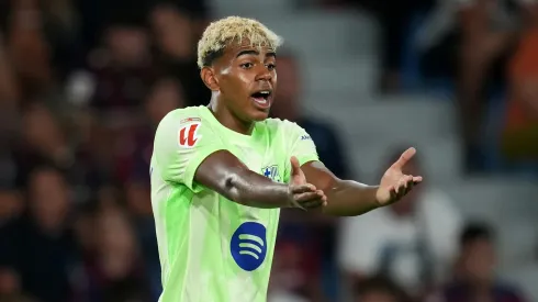 Lamine Yamal jogando pelo Barcelona. Foto: Alex Caparros/Getty Images
